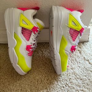 Jordan 4 pre-school size 12c minimal usage excellent condition. No box for item